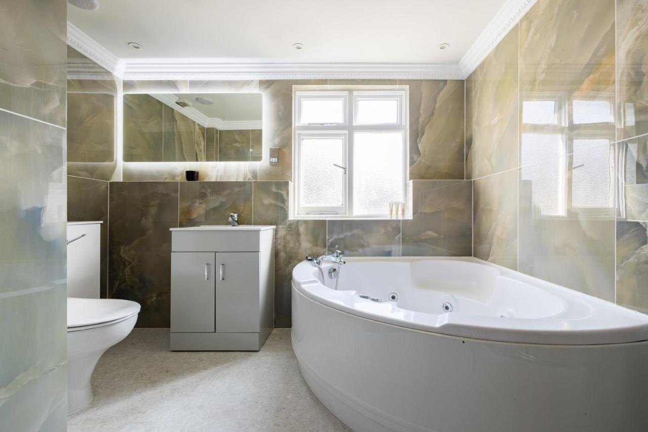 דירות לונדון The Sussex Garden Retreat - Elegant 2Bdr Flat מראה חיצוני תמונה